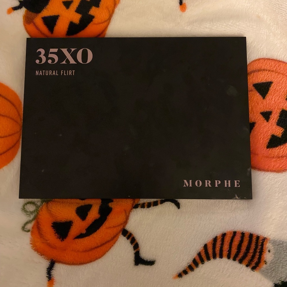 35XO NATURAL FLIRT MORPHE PALETTE